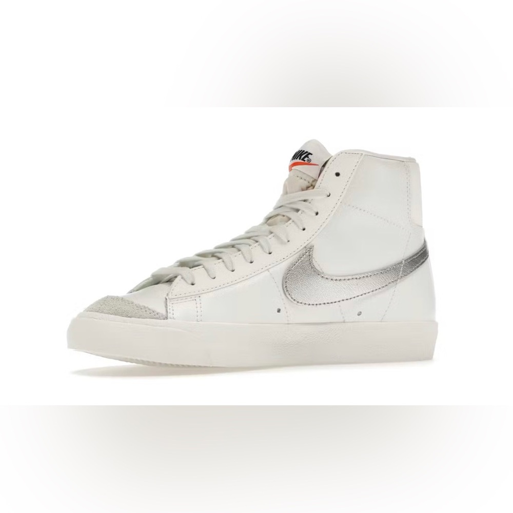 Nike Women’s Blazer Mid - White with Silver Swoosh